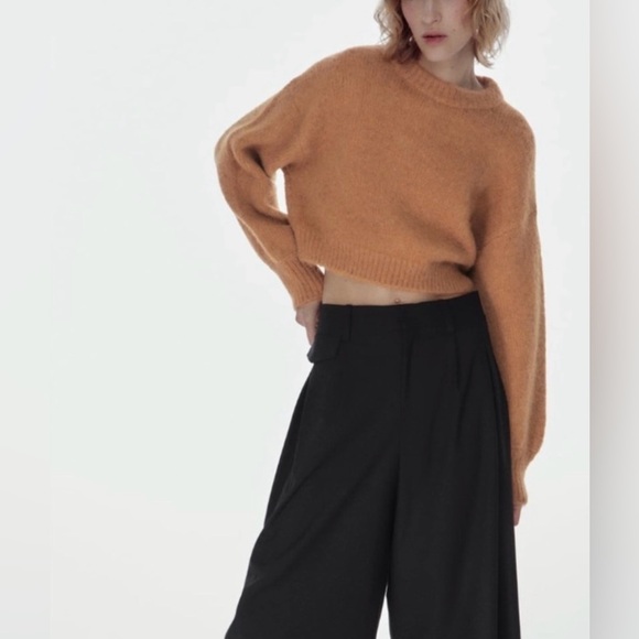 Zara, Crop Fuzzy Sweater, Size Snall - Picture 1 of 9